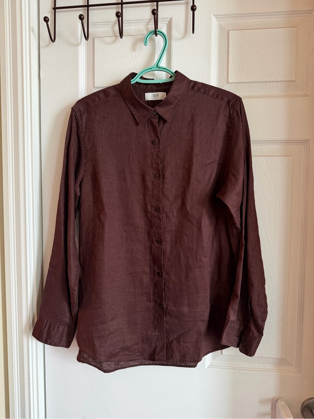UNIQLO Women’s Premium Linen Long-Sleeve Shirt
